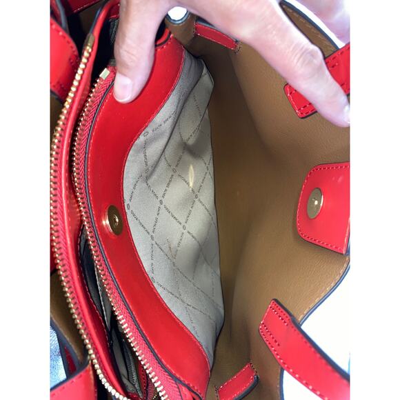 MICHAEL KORS LARGE RED PEBBLED LEATHER CROSSBODY BAG - Picture 15 of 15